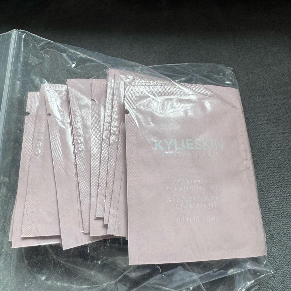 Kylie Cosmetics Pink Clarifying Cleansing Gel 25 pcs 3 ml each